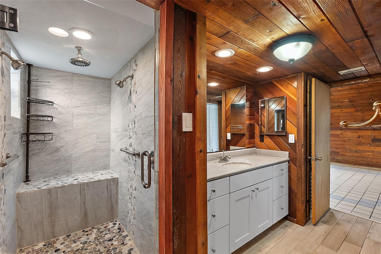 TROPICAL SHORES - Residential