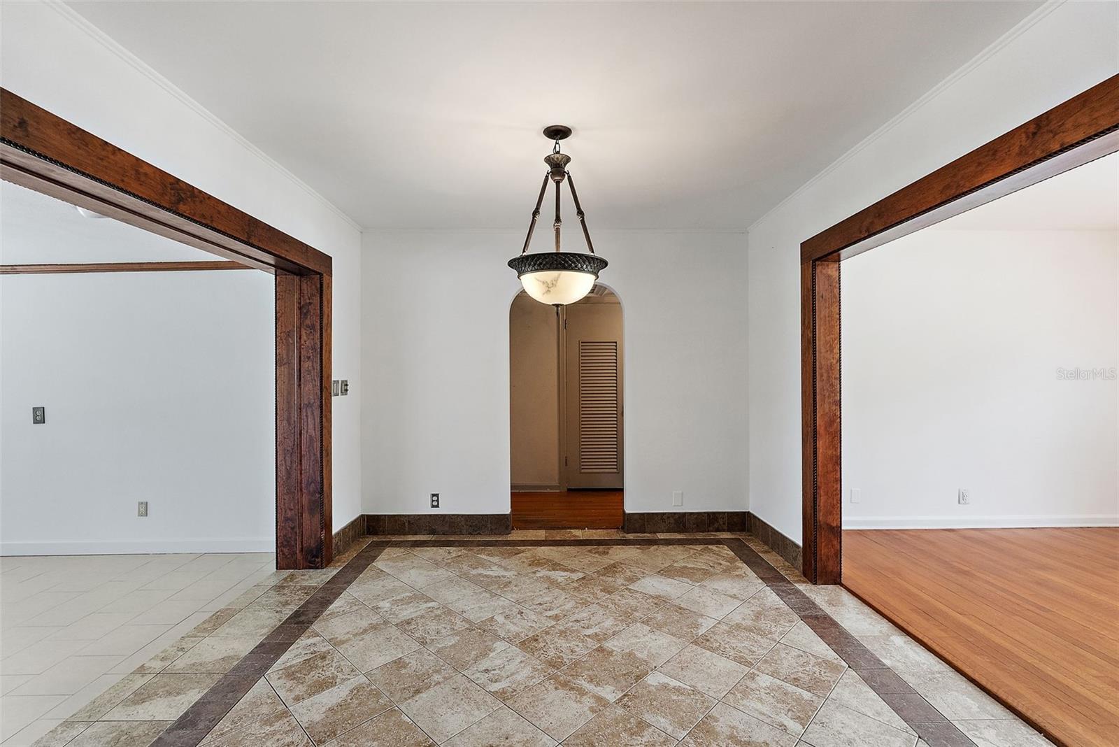 TROPICAL SHORES - Residential