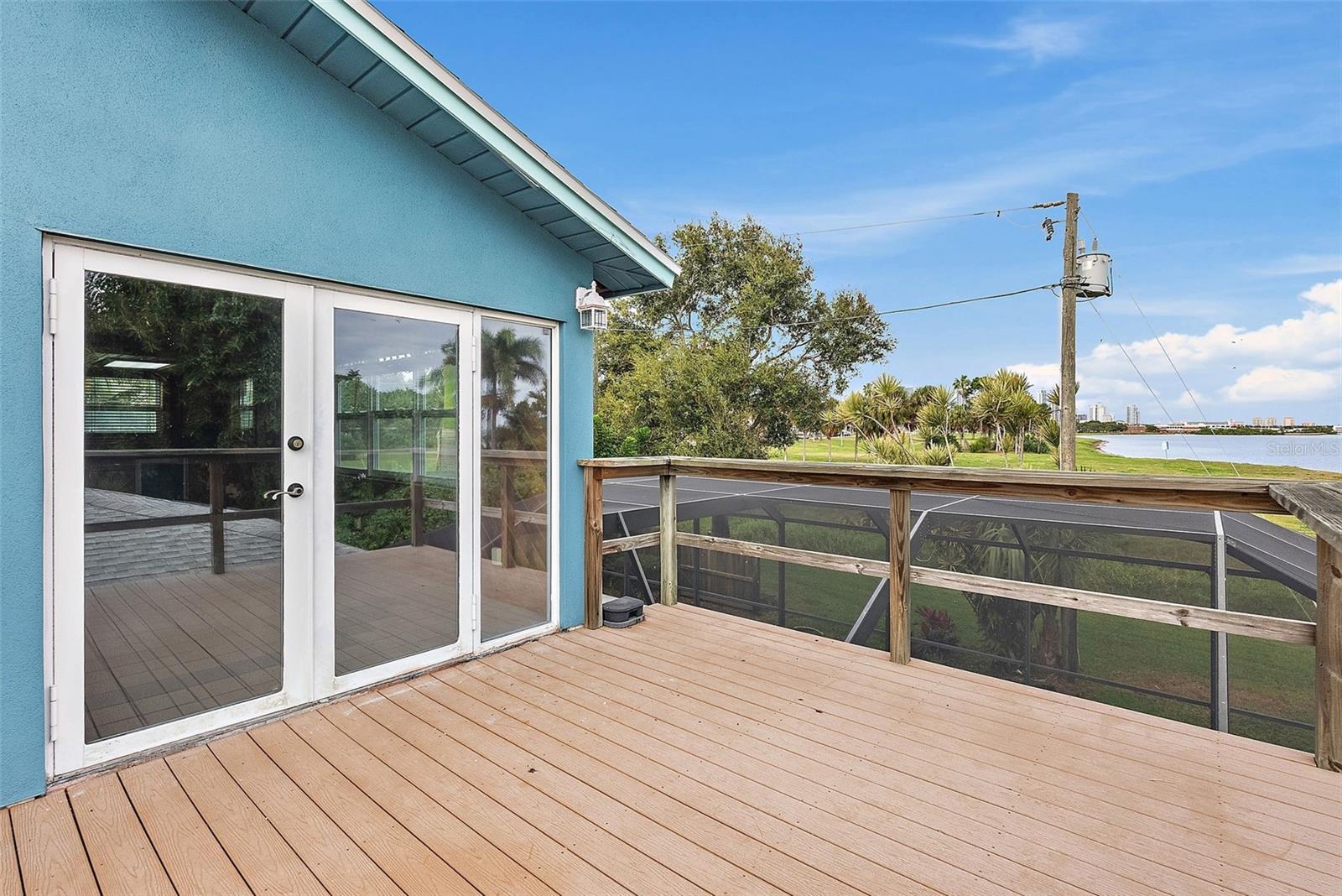 TROPICAL SHORES - Residential