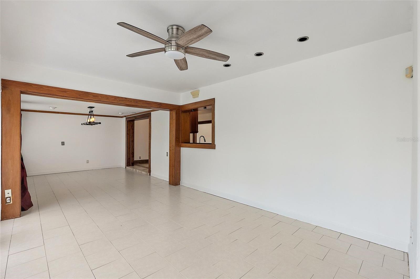 TROPICAL SHORES - Residential