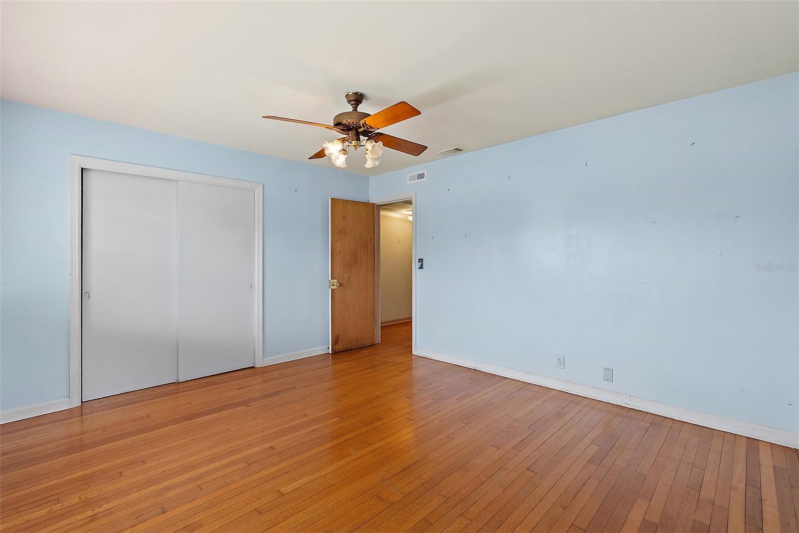 TROPICAL SHORES - Residential