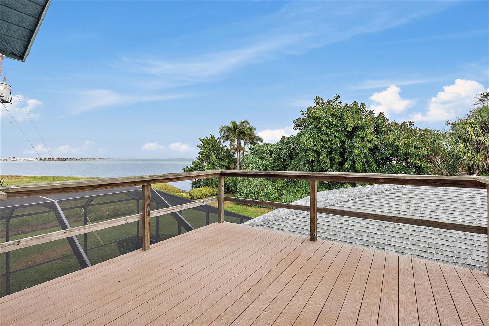 TROPICAL SHORES - Residential