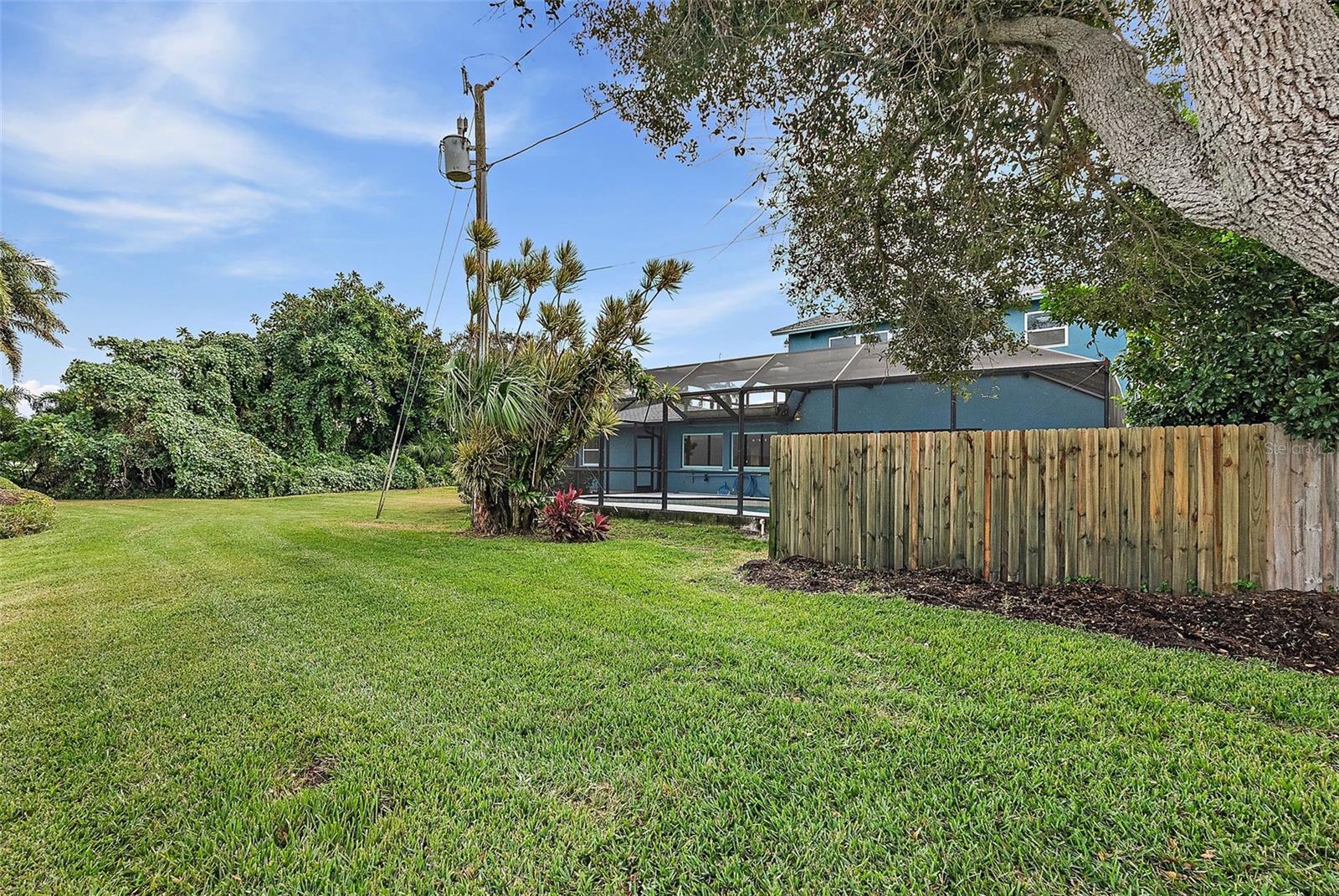 TROPICAL SHORES - Residential