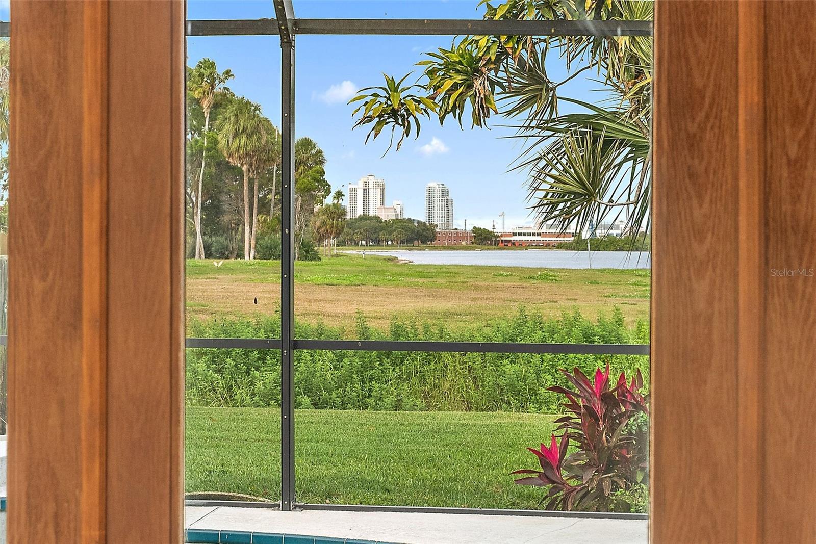 TROPICAL SHORES - Residential