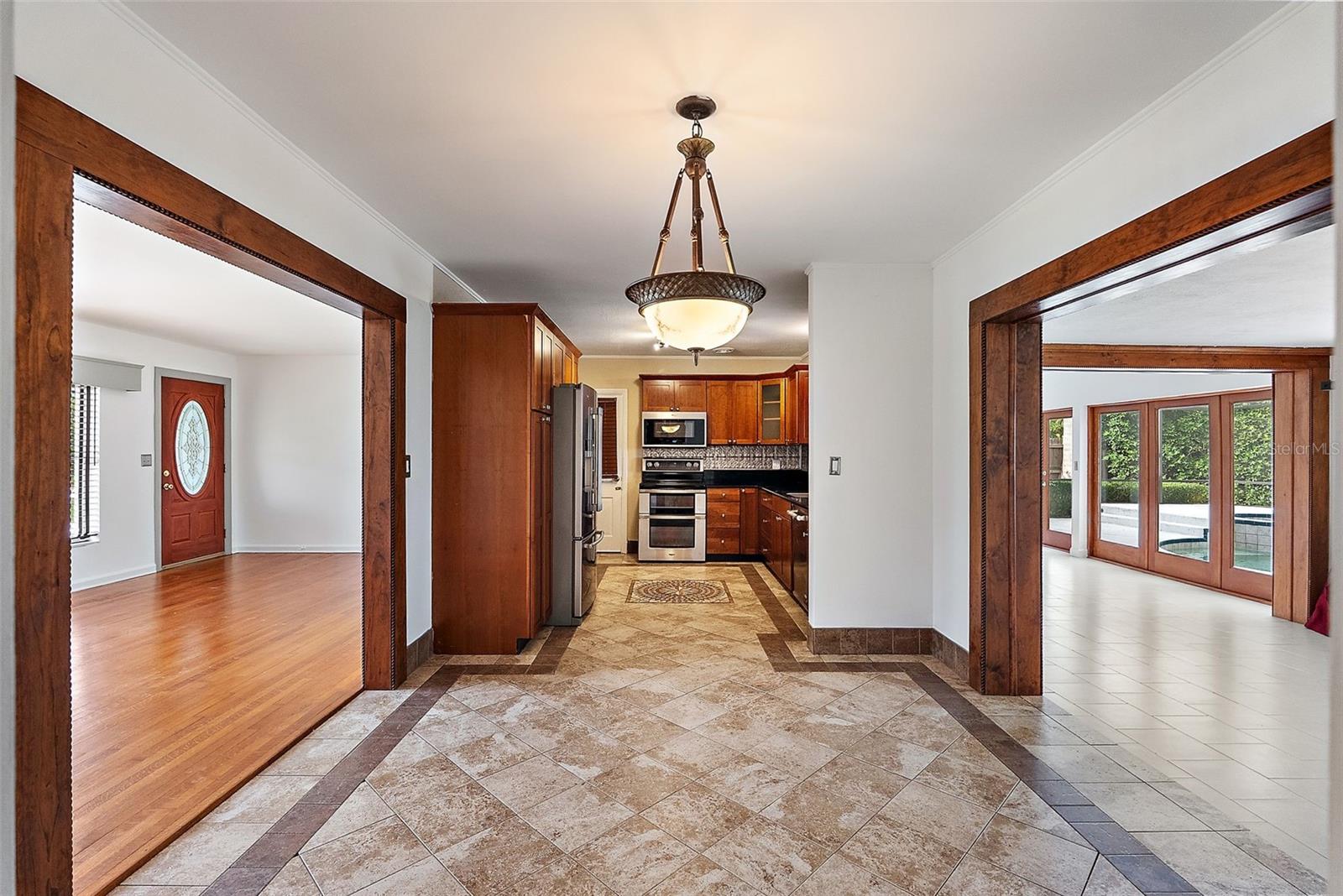 TROPICAL SHORES - Residential