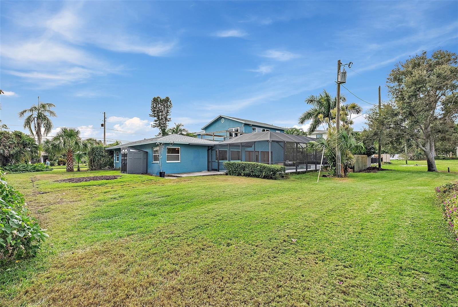 TROPICAL SHORES - Residential