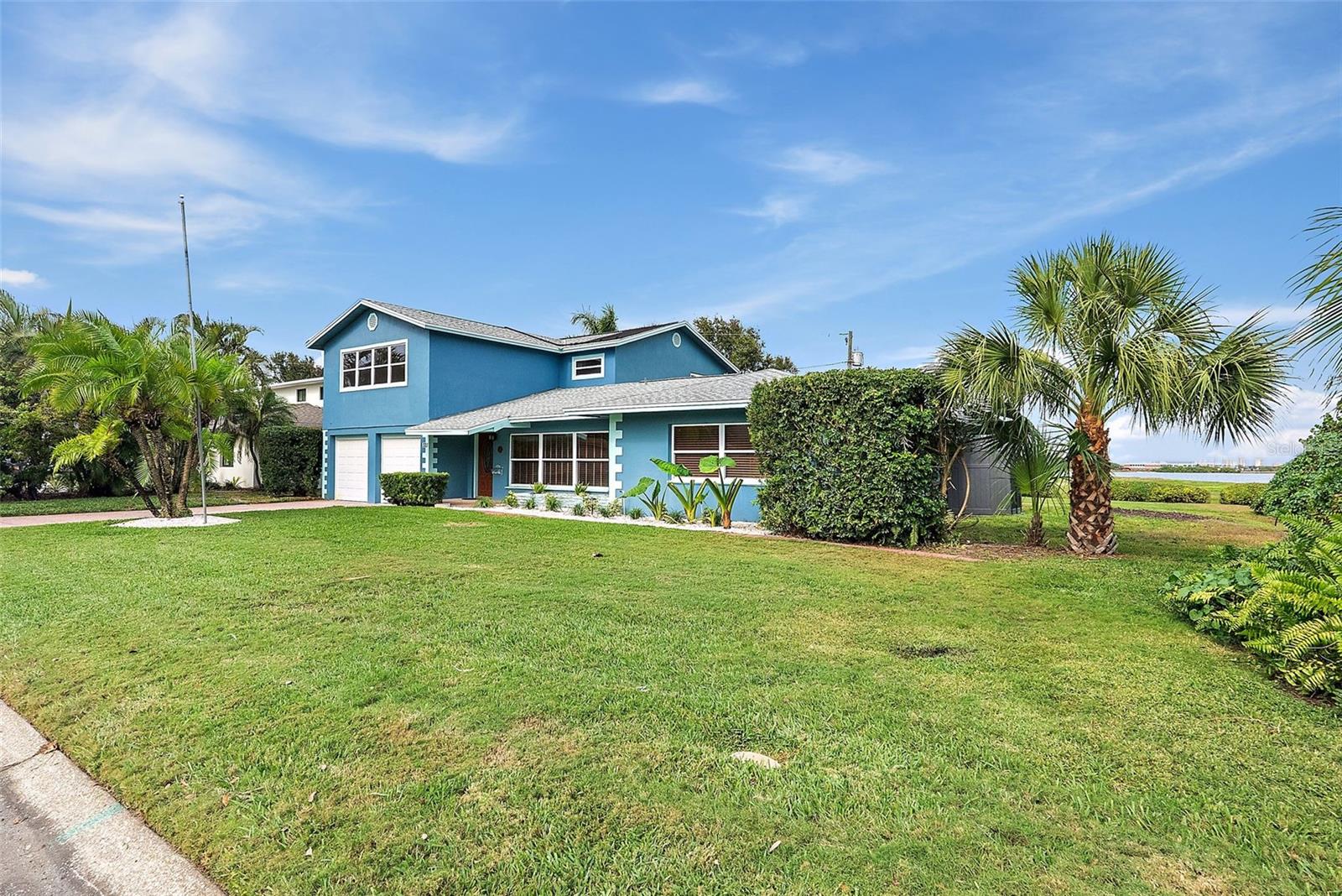 TROPICAL SHORES - Residential