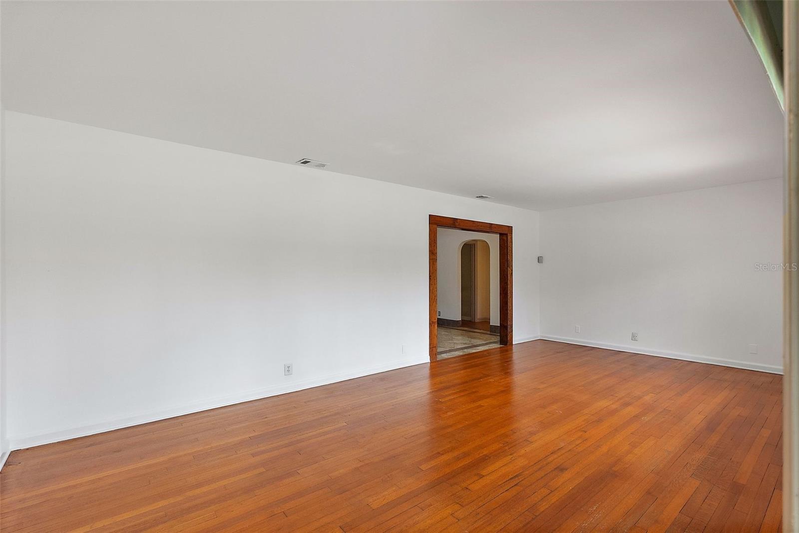 TROPICAL SHORES - Residential