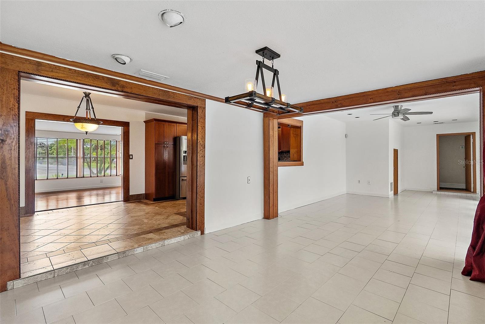 TROPICAL SHORES - Residential