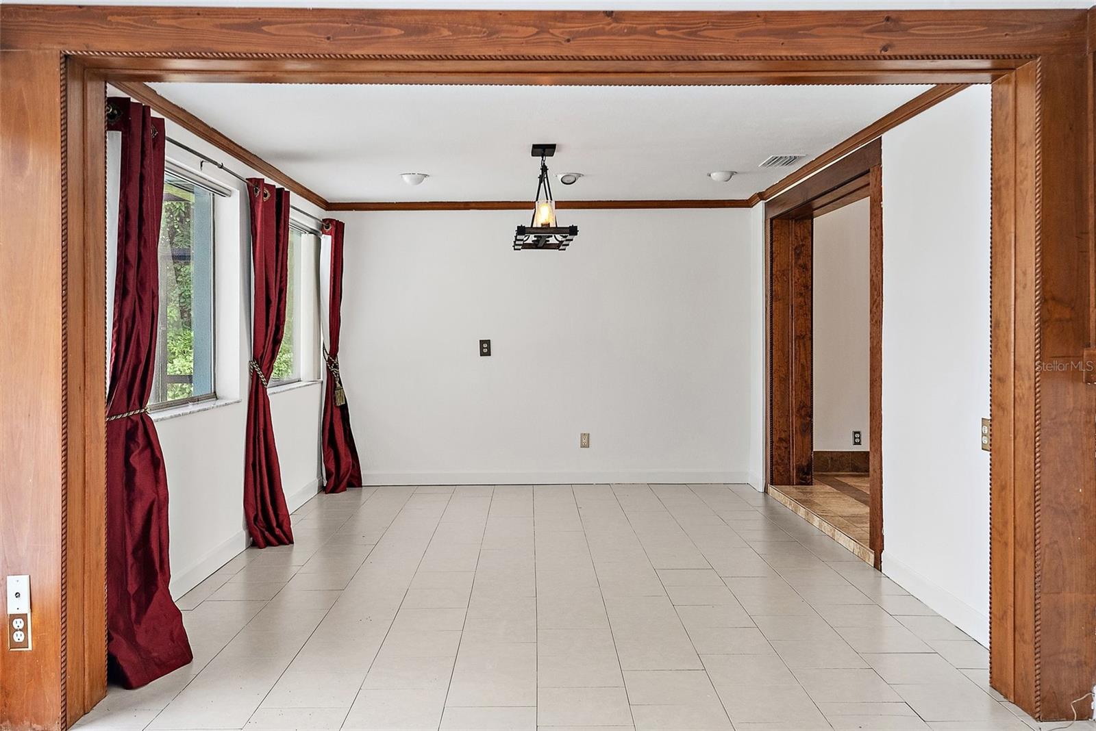 TROPICAL SHORES - Residential