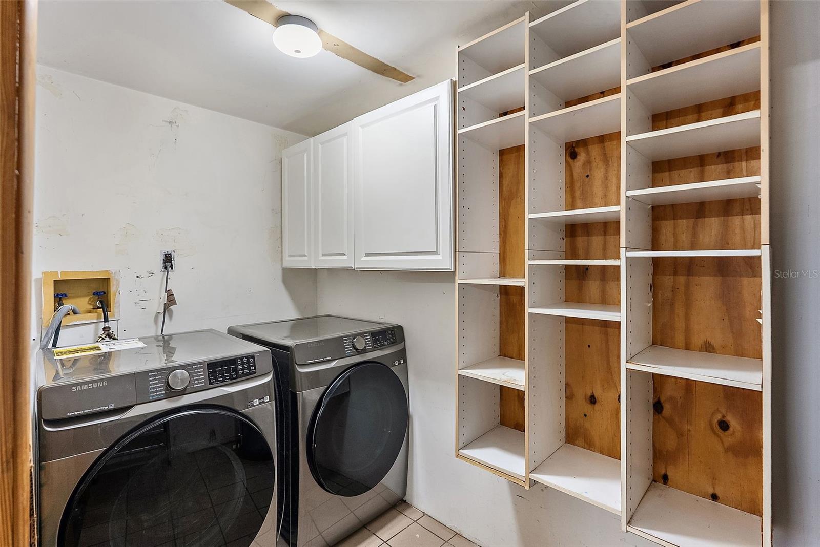 TROPICAL SHORES - Residential