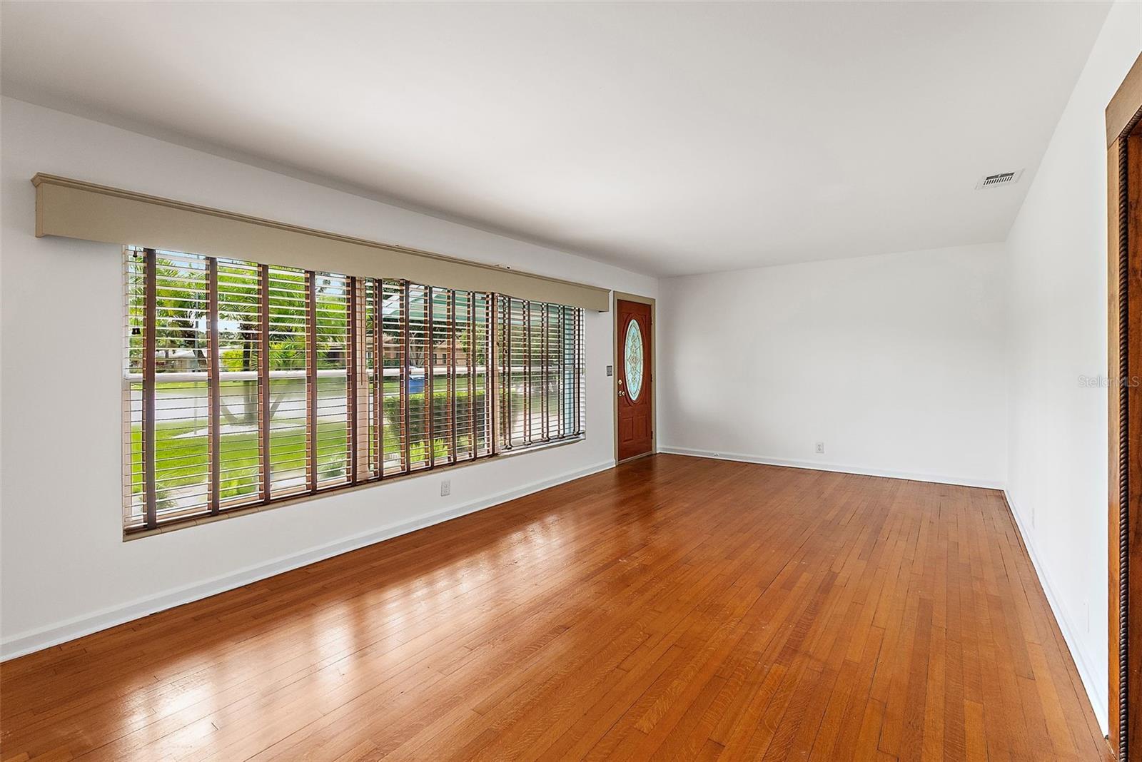 TROPICAL SHORES - Residential