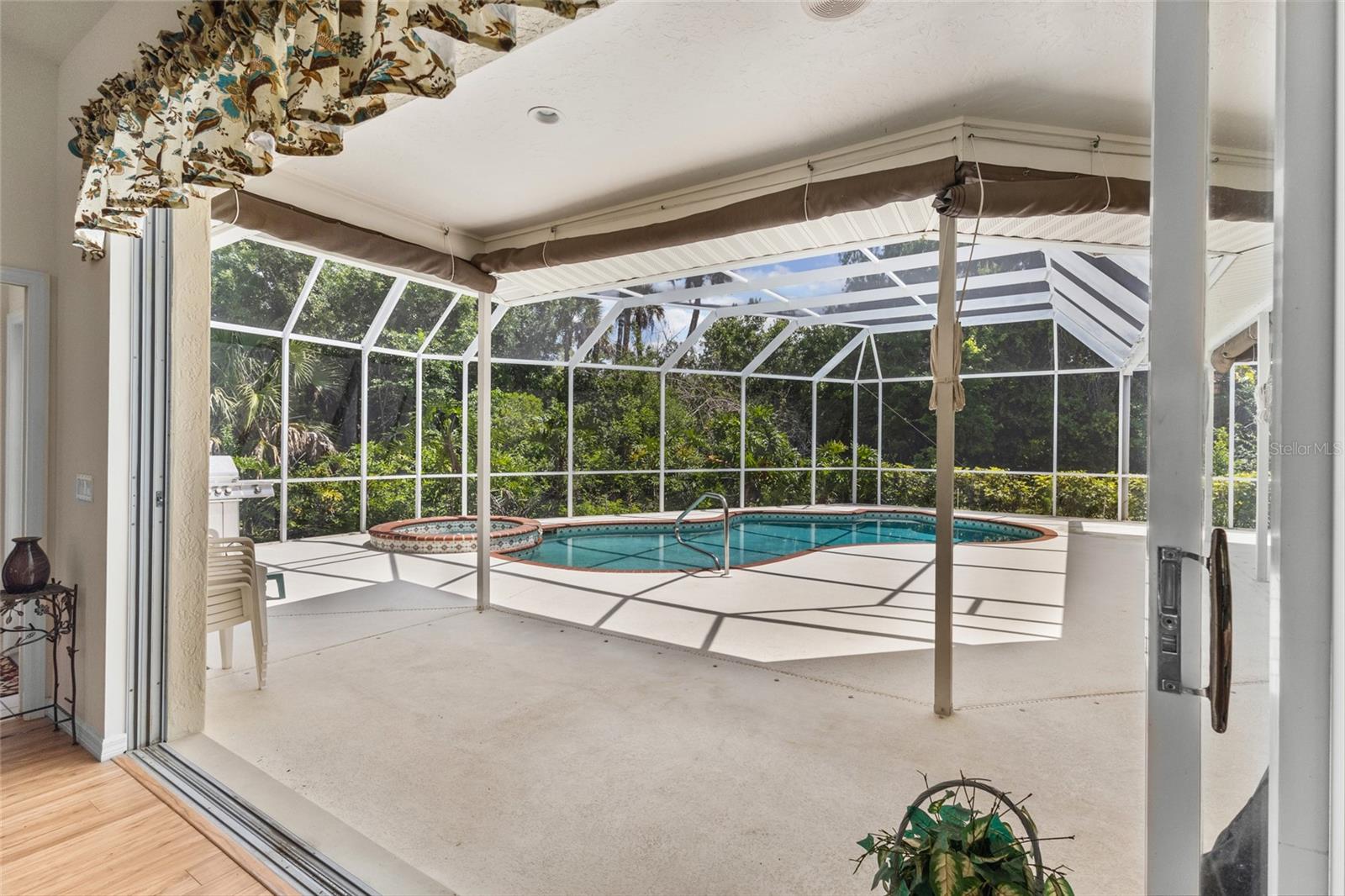 PLANTATION WOODS - Residential