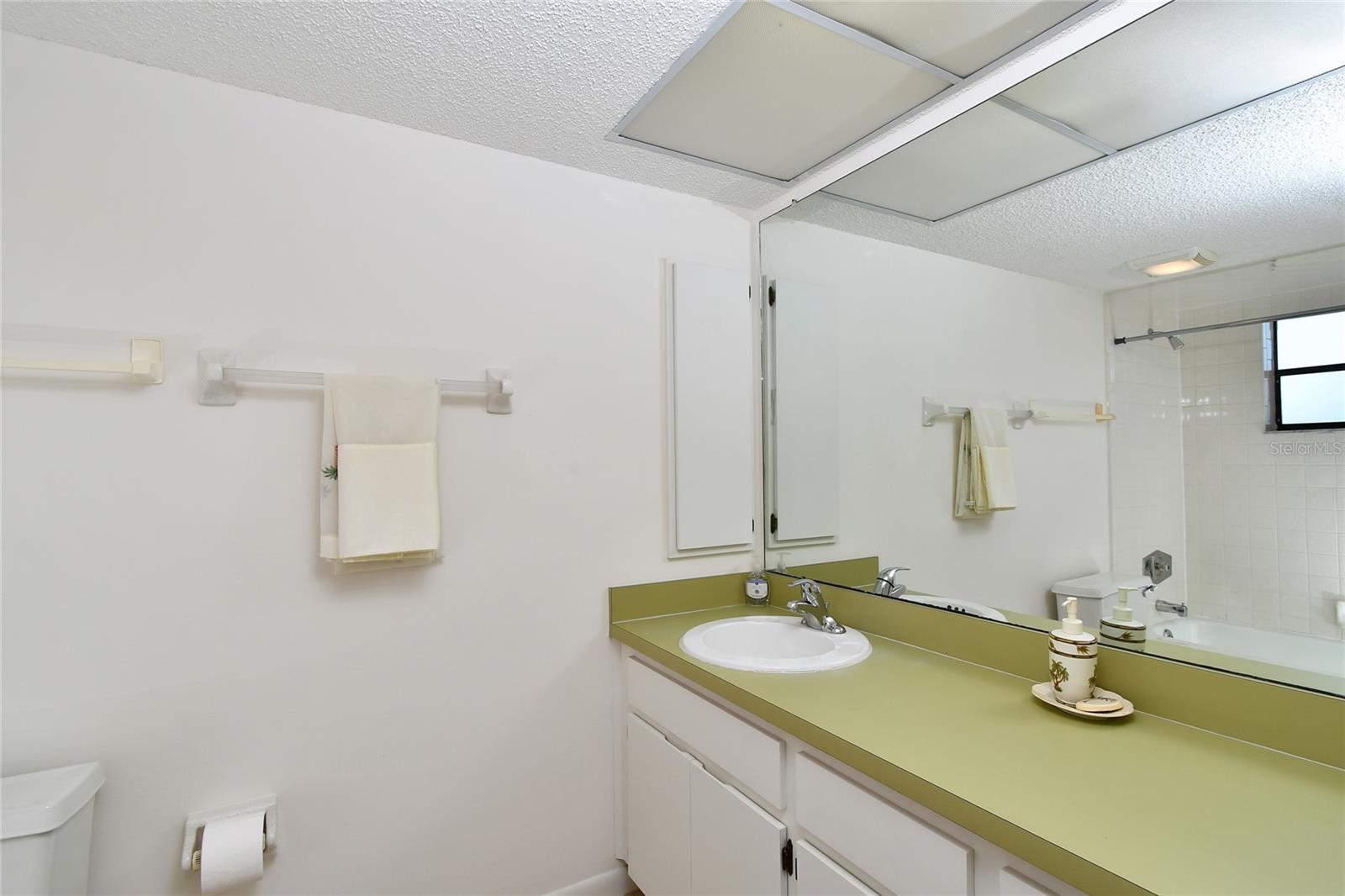 CAPSTAN CLUB CONDO - Residential