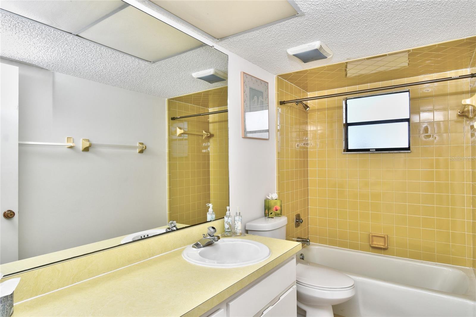 CAPSTAN CLUB CONDO - Residential