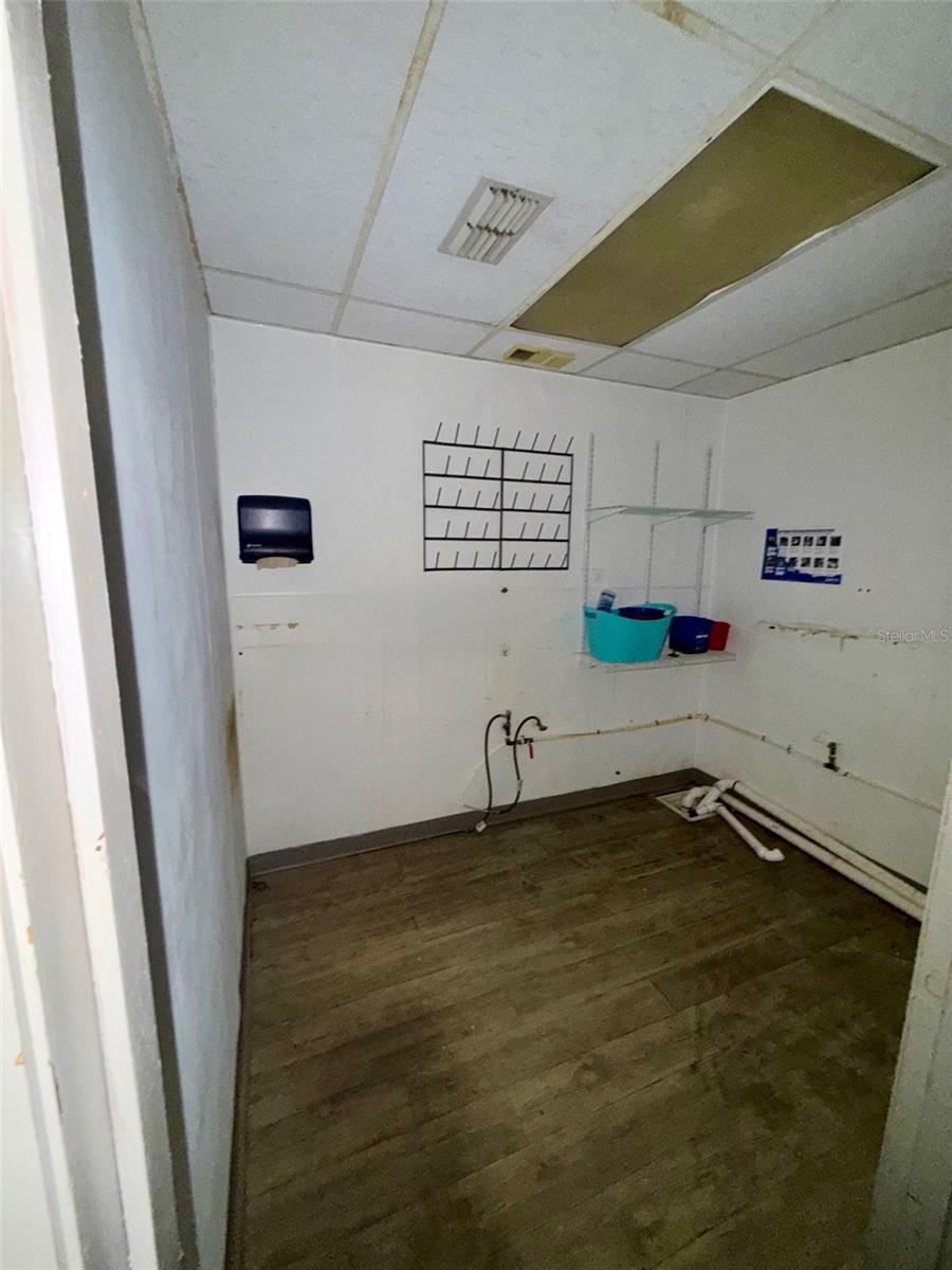 ANDERSONS NEW SMYRNA - Commercial Sale