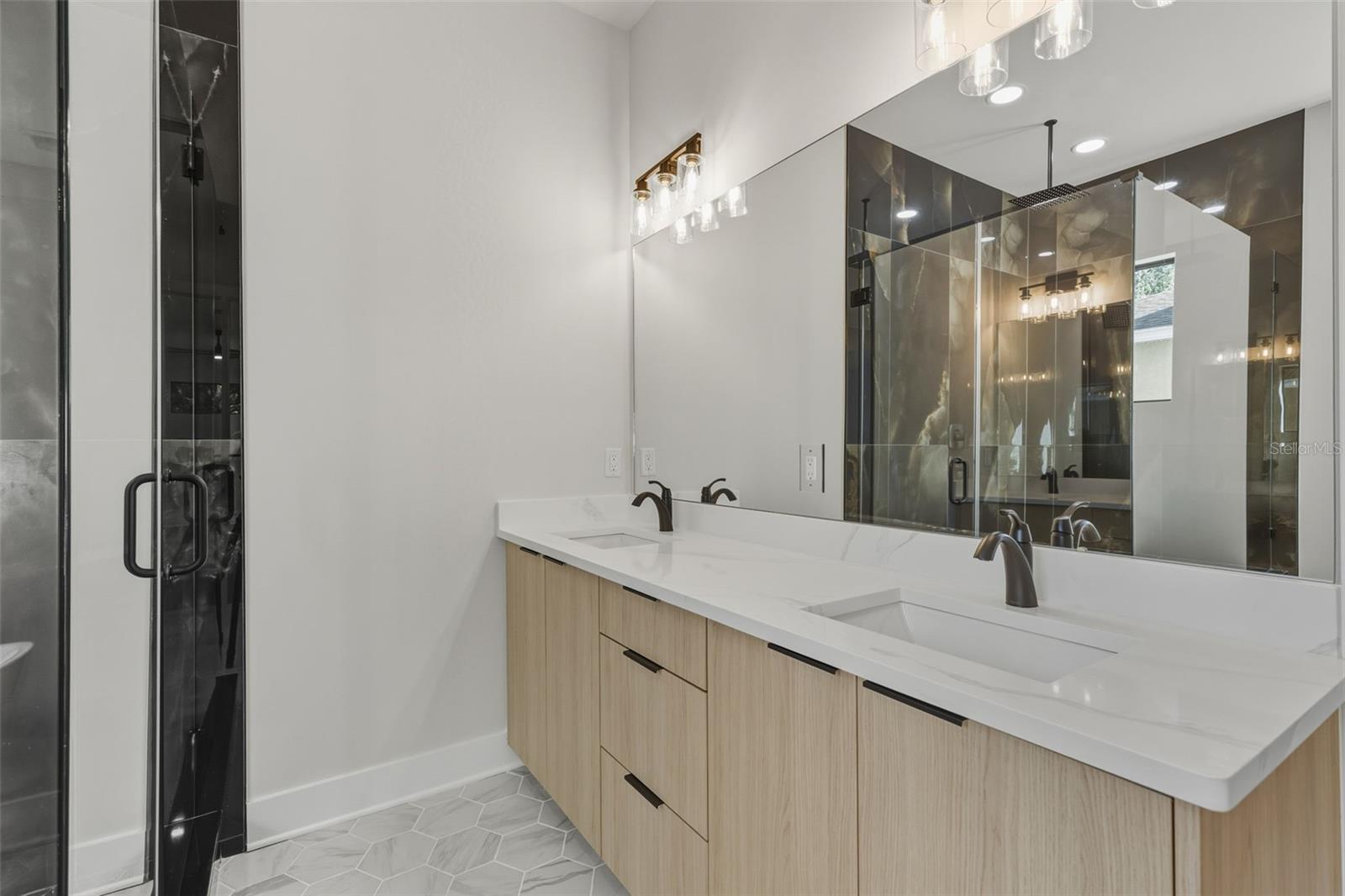 MAC DILL HEIGHTS - Residential