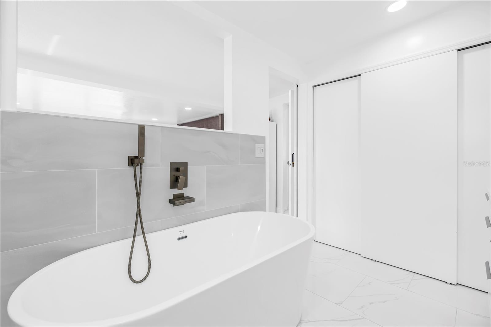 TAMPAS NORTH SIDE CNTRY CL - Residential