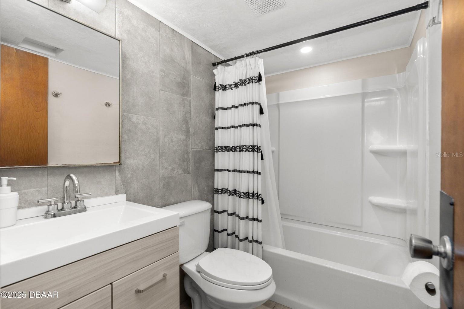 DAYTONA INN BEACH RESIDENCE - Residential