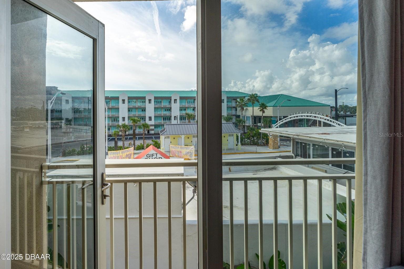 DAYTONA INN BEACH RESIDENCE - Residential