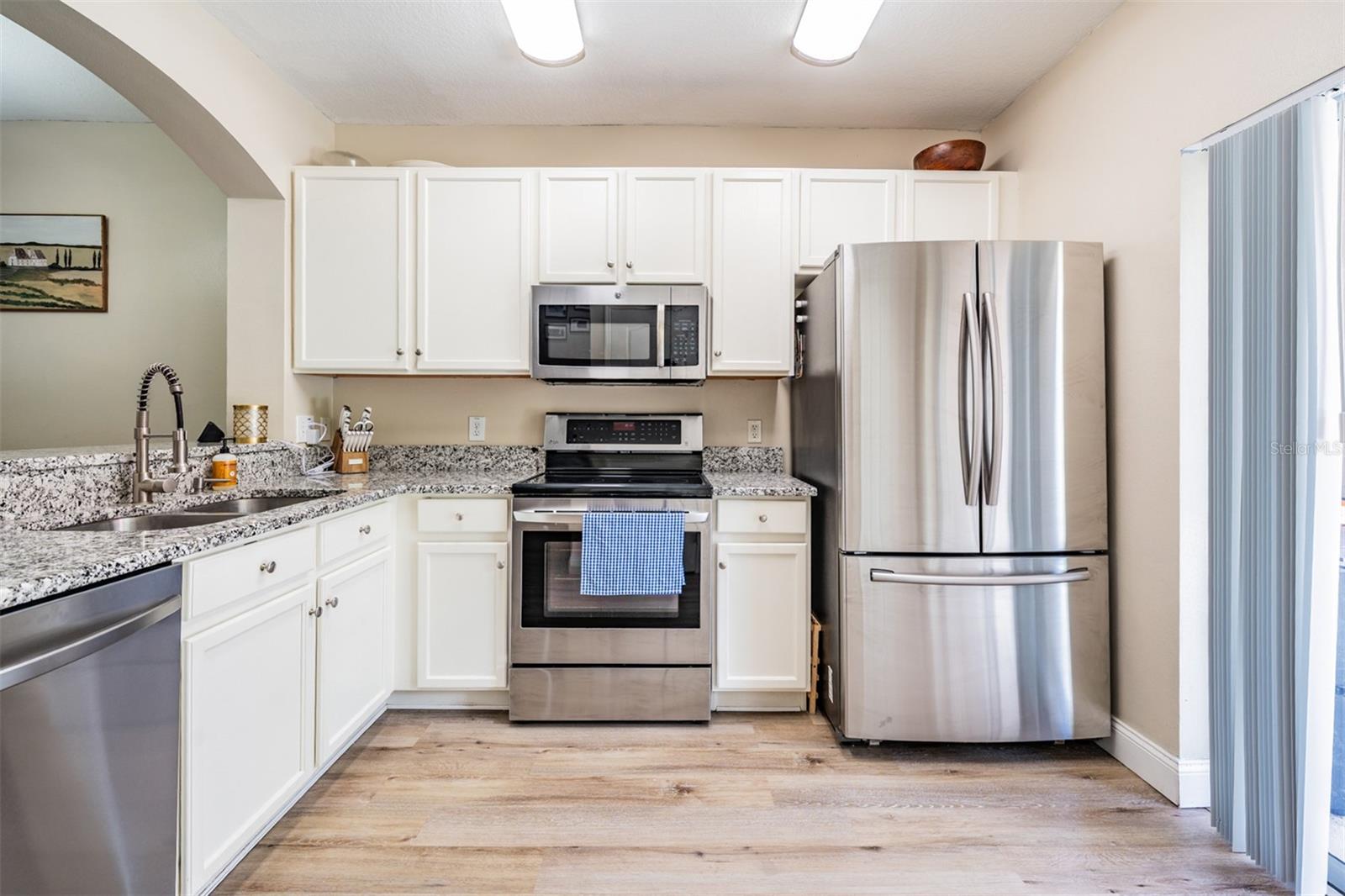 FISHHAWK RANCH TWNHMS PH - Residential