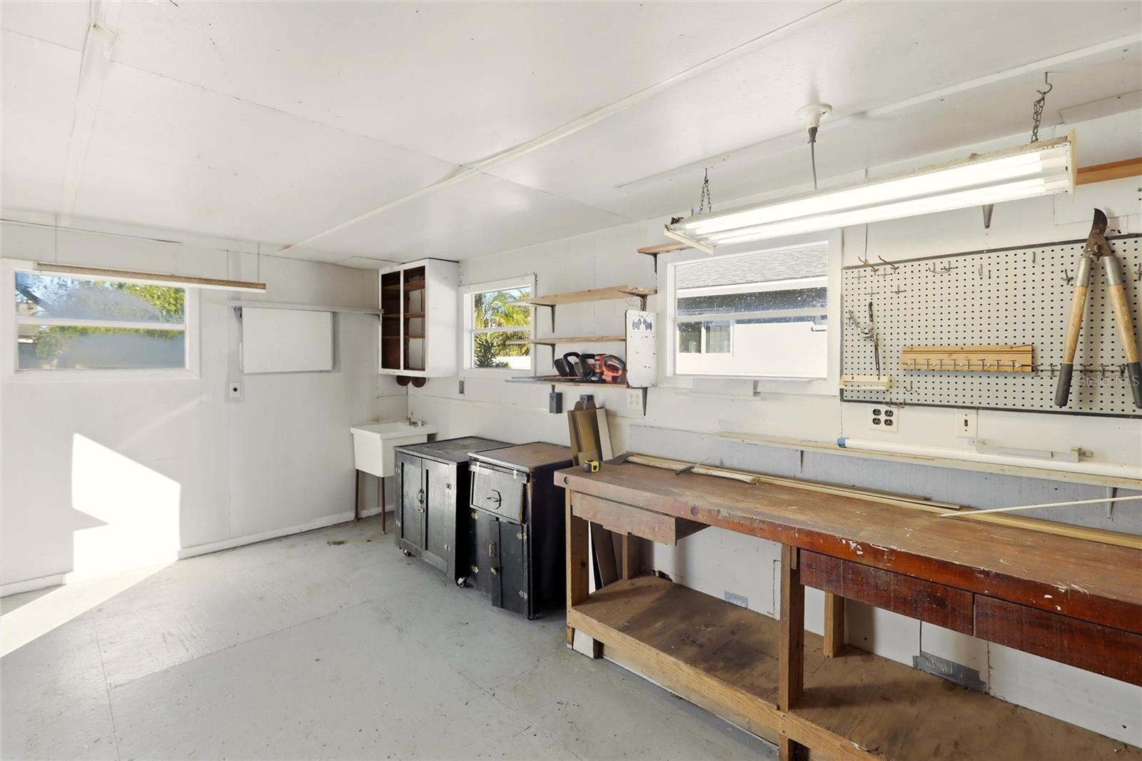 SOUTH VENICE - Residential