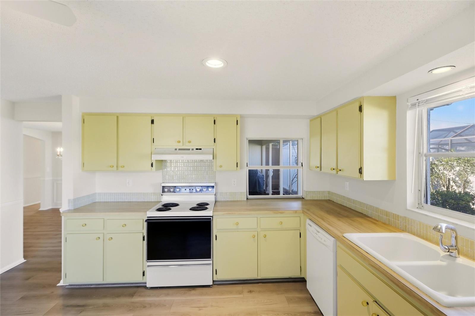 SOUTH VENICE - Residential