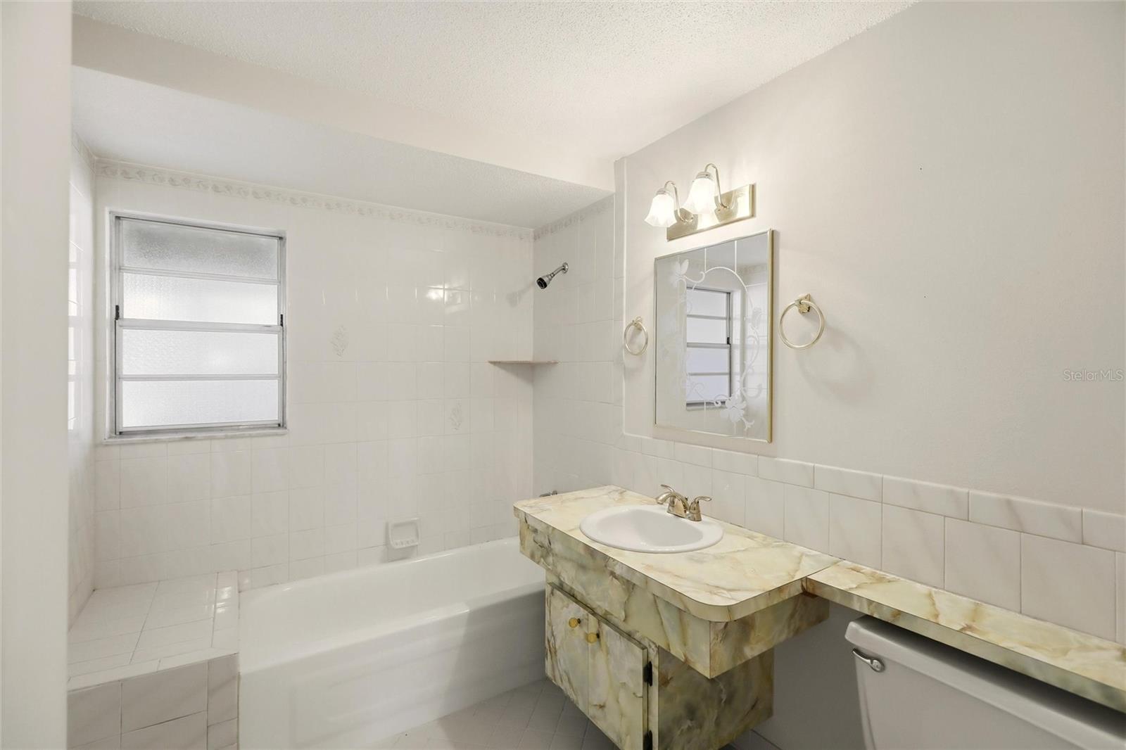 SOUTH VENICE - Residential