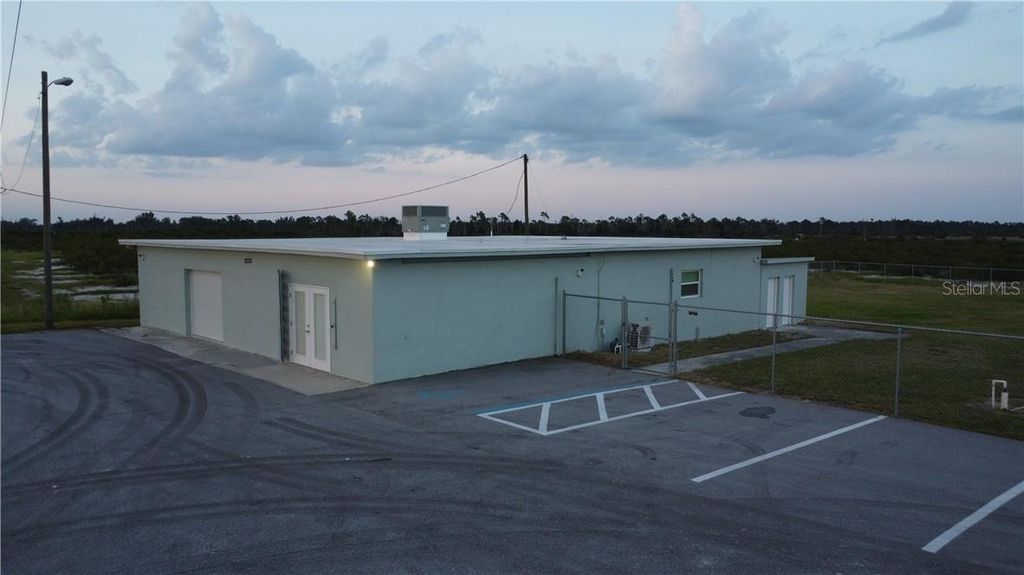 Photo of 2525 Us 27 S, Lake Placid, FL 33852 (MLS # L4956906)