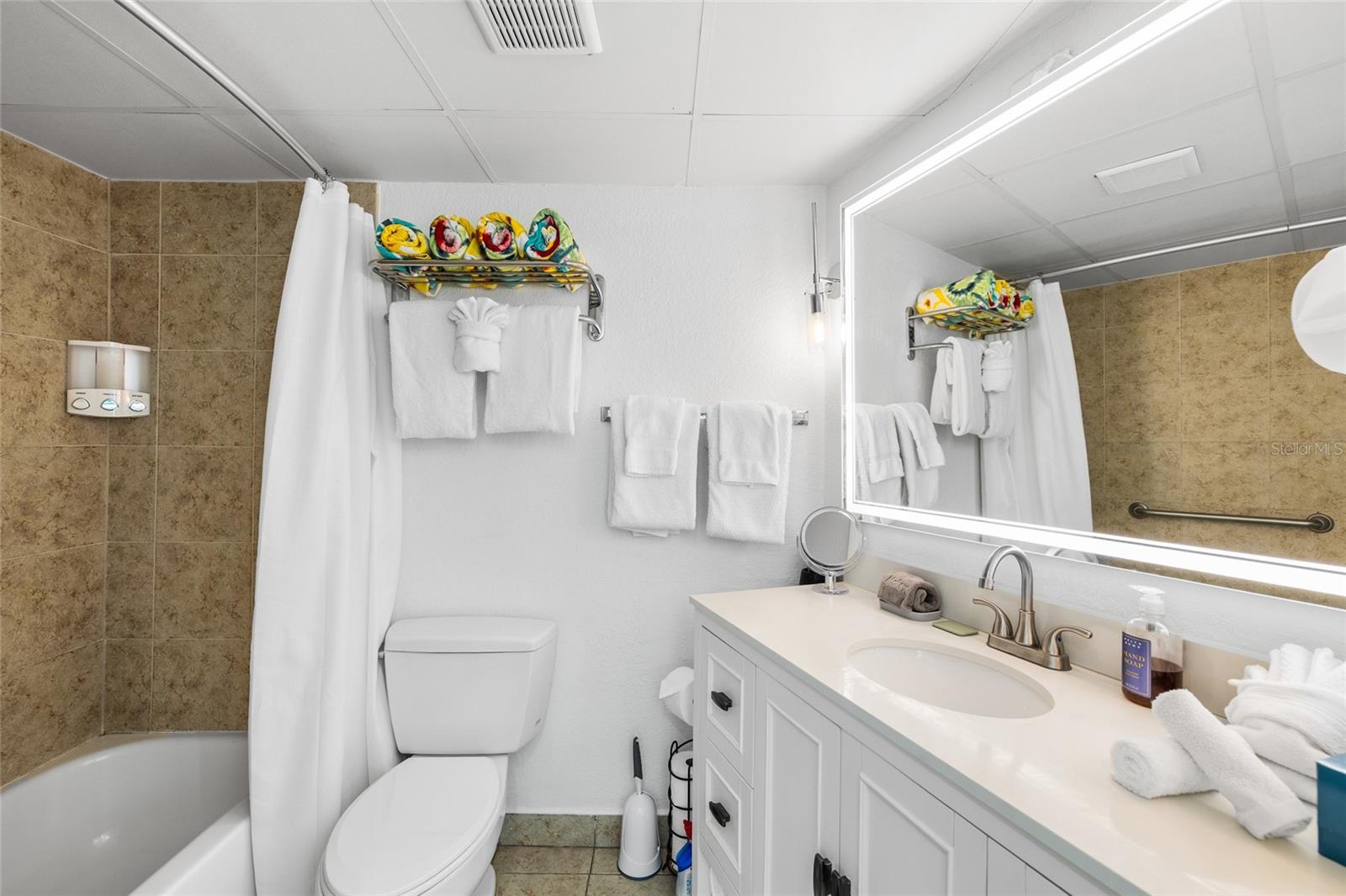 PELICAN POINTE ON CLEARWATER BEACH CONDO - Residential