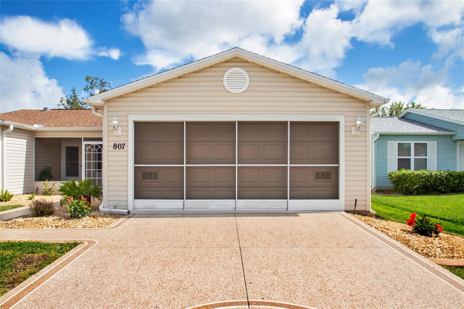 807 CAMINO DEL REY DRIVE