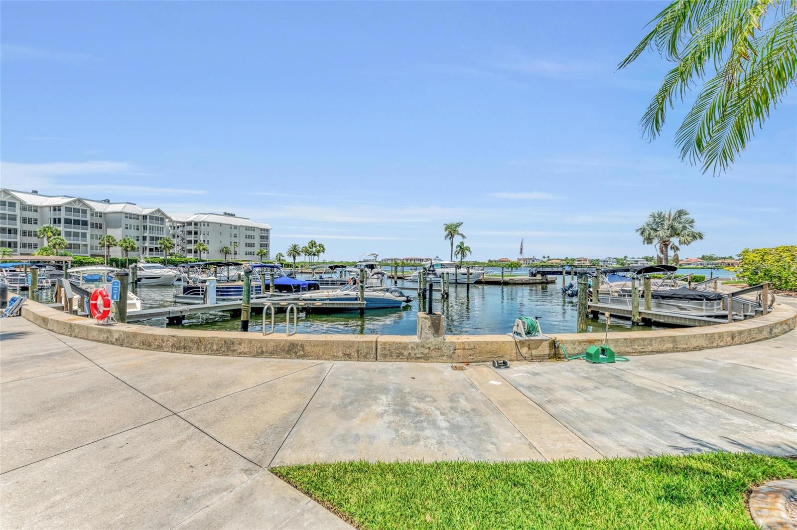 HARBOR TOWERS Y & R - Residential