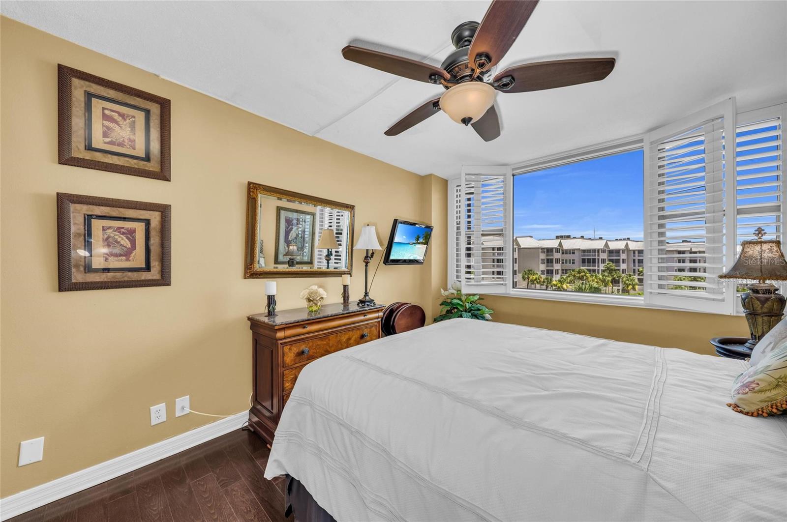HARBOR TOWERS Y & R - Residential