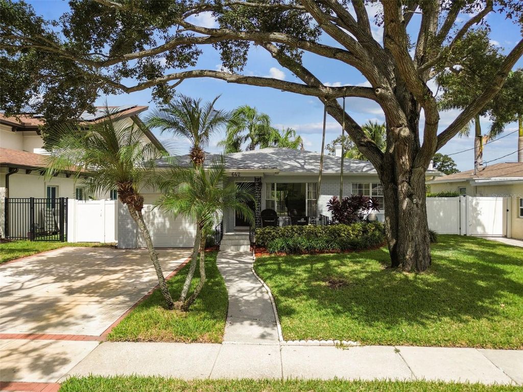 Photo of 642 Geneva Place, Tampa, FL 33606 (MLS # TB8434856)
