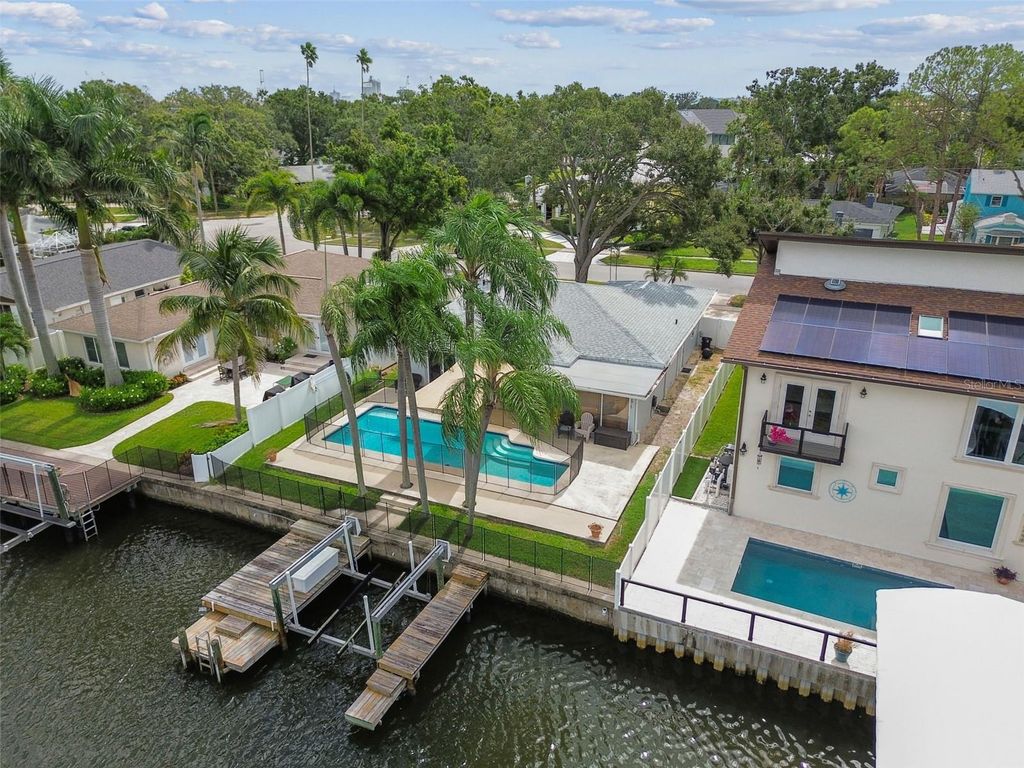 Photo of 642 Geneva Place, Tampa, FL 33606 (MLS # TB8434856)