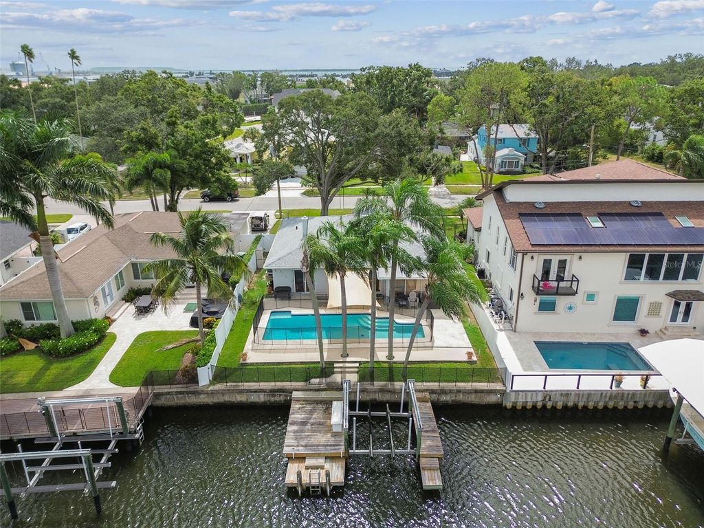 Photo of 642 Geneva Place, Tampa, FL 33606 (MLS # TB8434856)