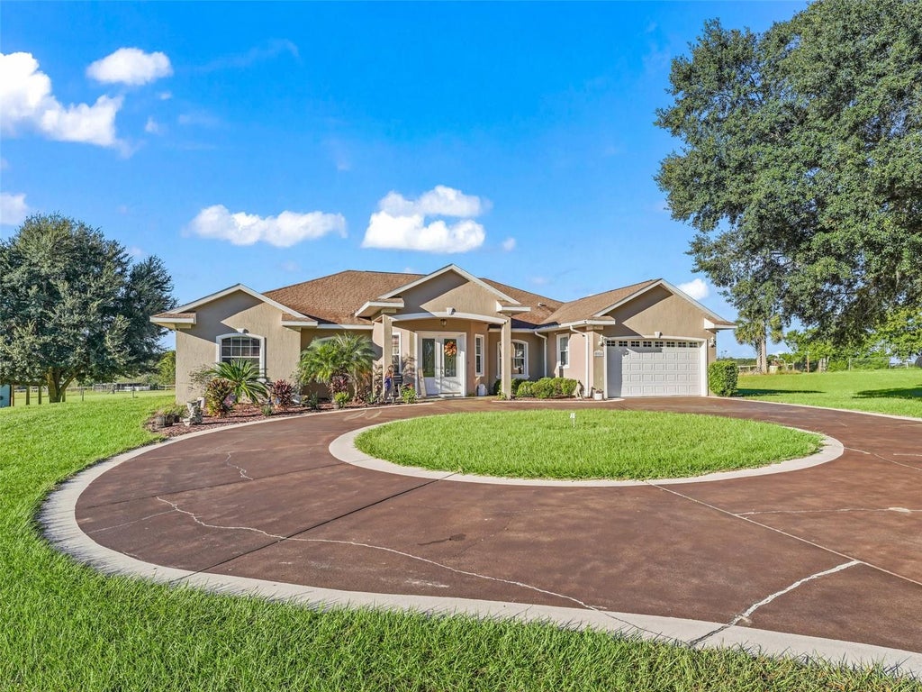 Photo of 9926 SE Sunset Harbor Road, Summerfield, FL 34491 (MLS # G5102683)