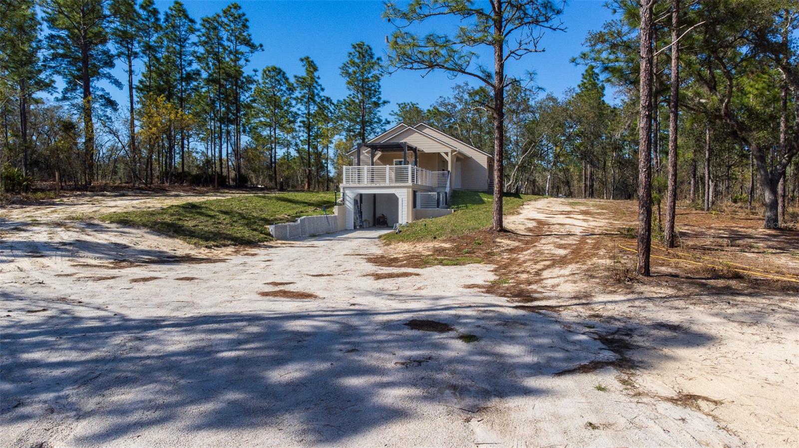 ROLLING HILLS 01 - Residential