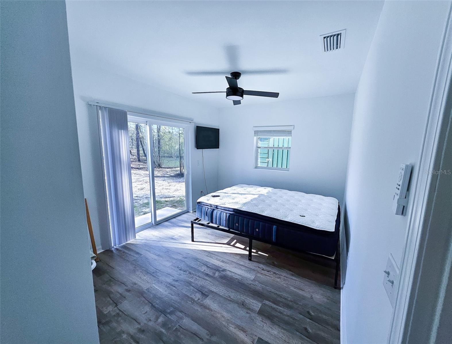 ROLLING HILLS 01 - Residential