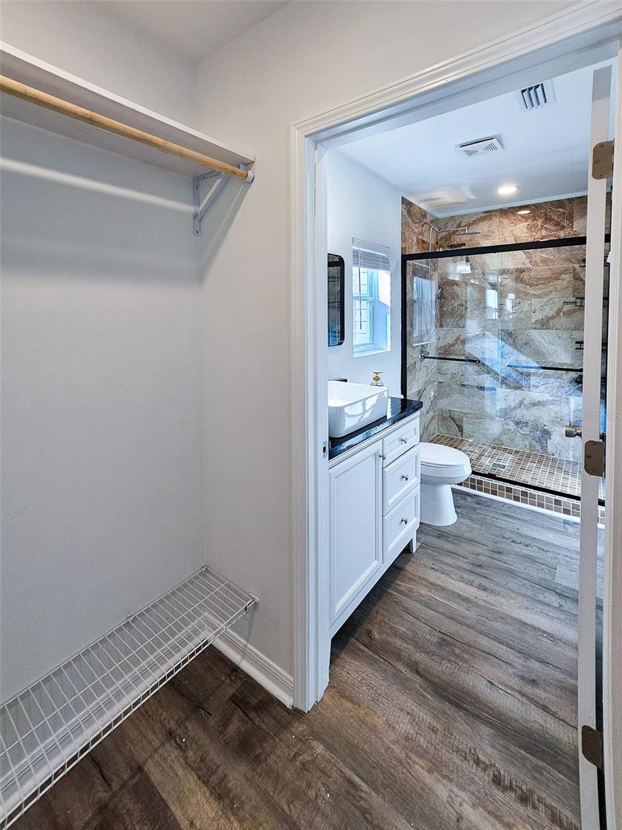 ROLLING HILLS 01 - Residential