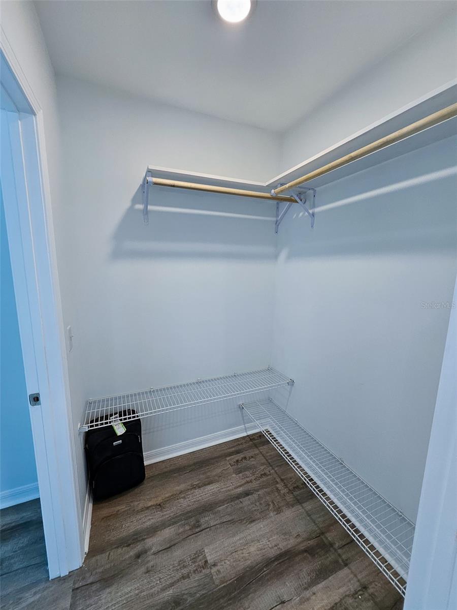 ROLLING HILLS 01 - Residential