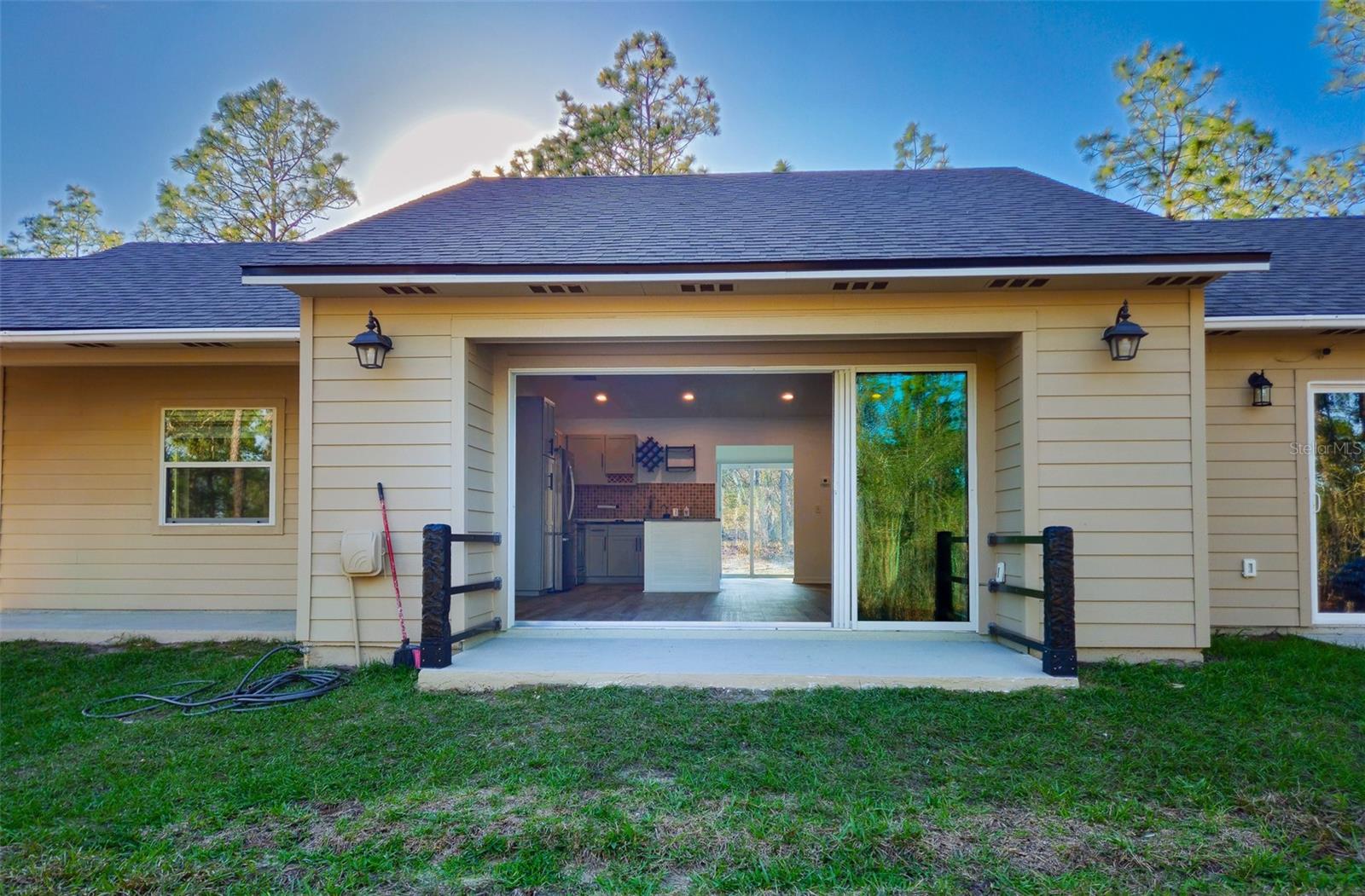 ROLLING HILLS 01 - Residential