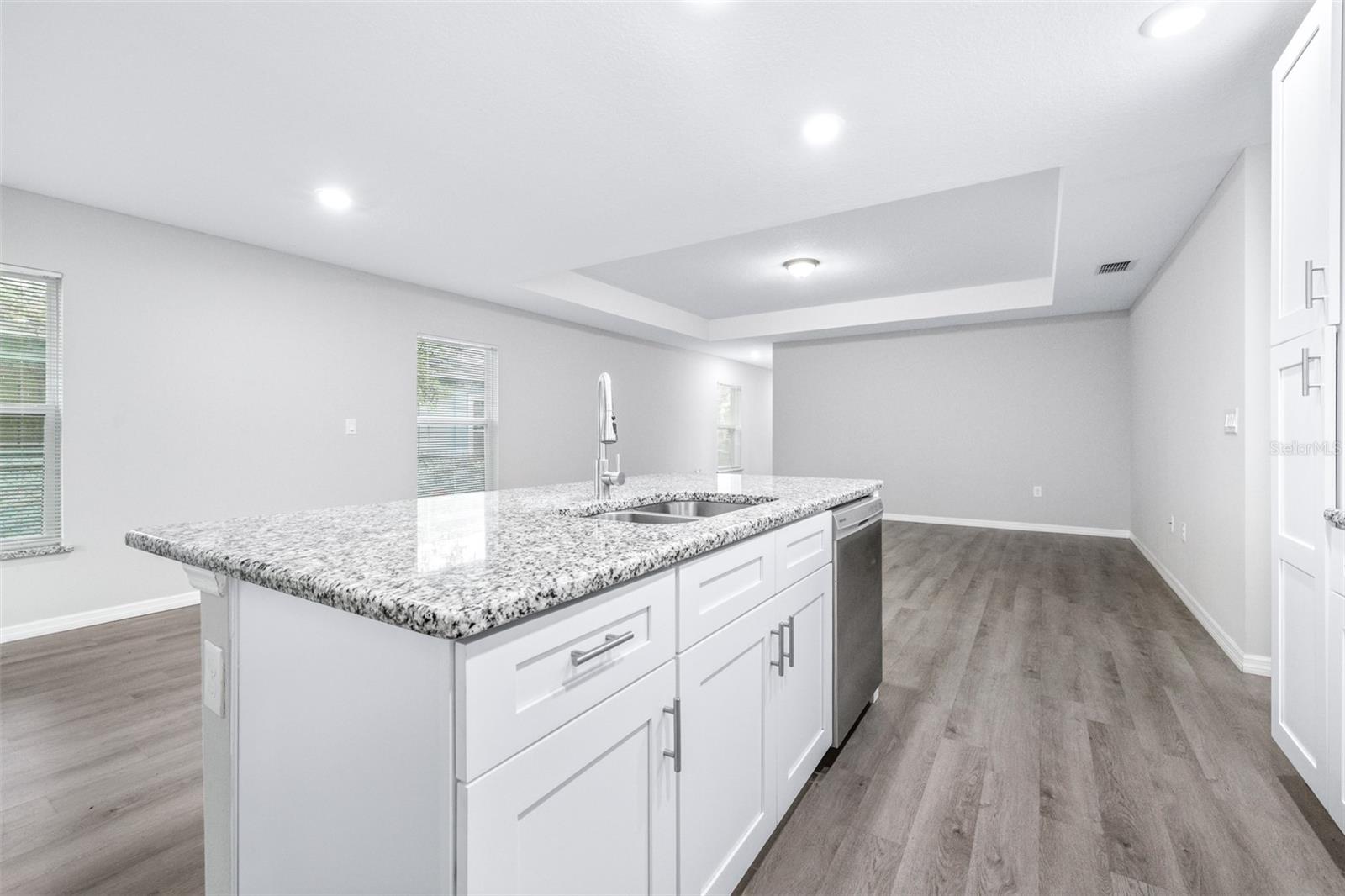 SMITH IDA M SUB 2ND REPLAT PB 33 PG 16 - Residential