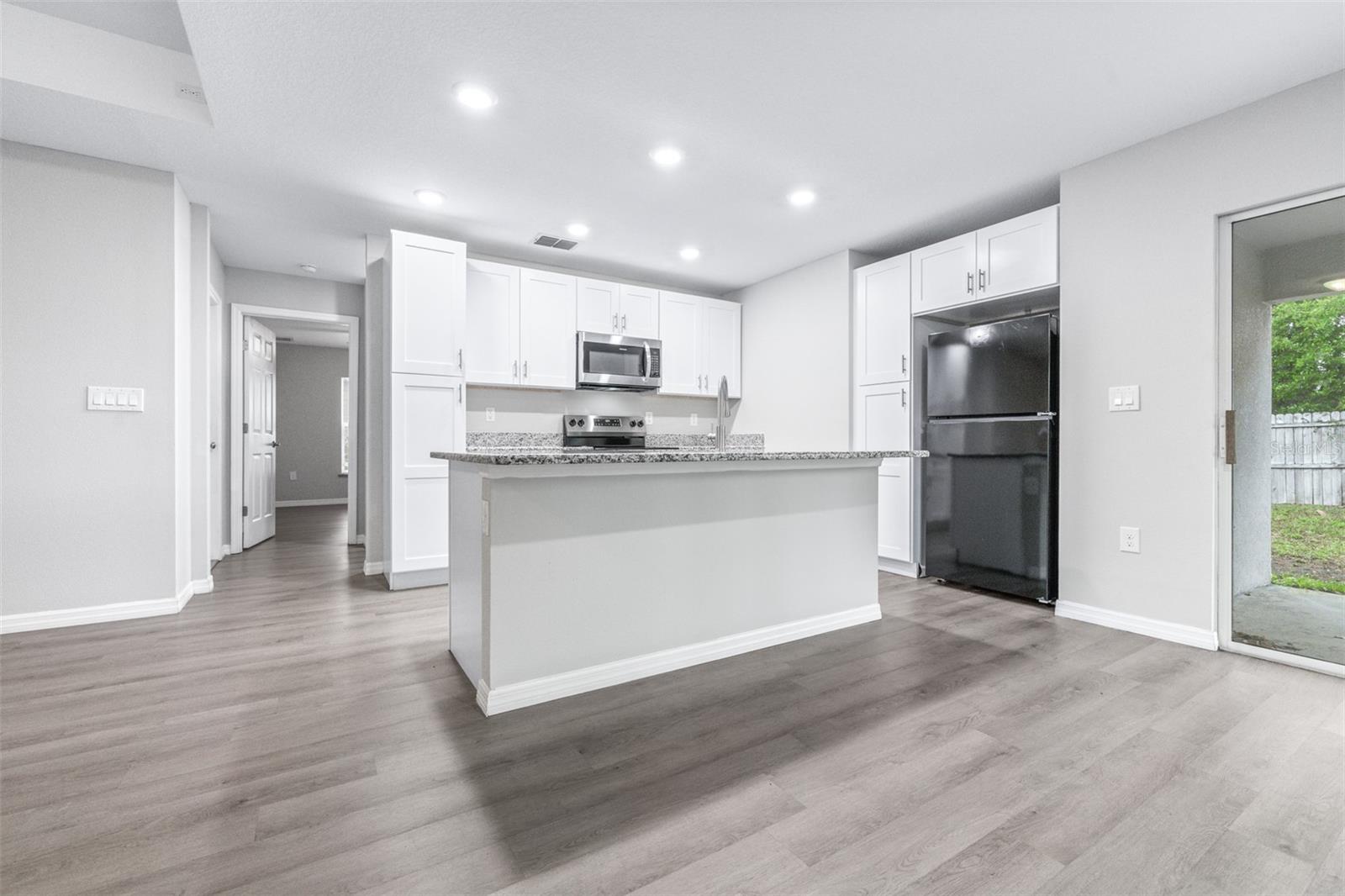 SMITH IDA M SUB 2ND REPLAT PB 33 PG 16 - Residential