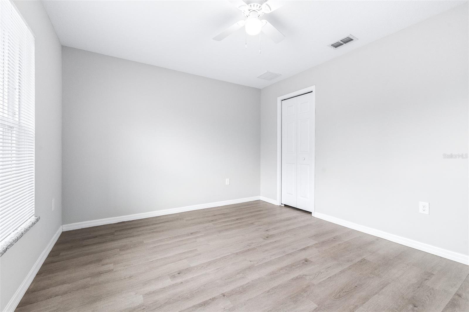 SMITH IDA M SUB 2ND REPLAT PB 33 PG 16 - Residential