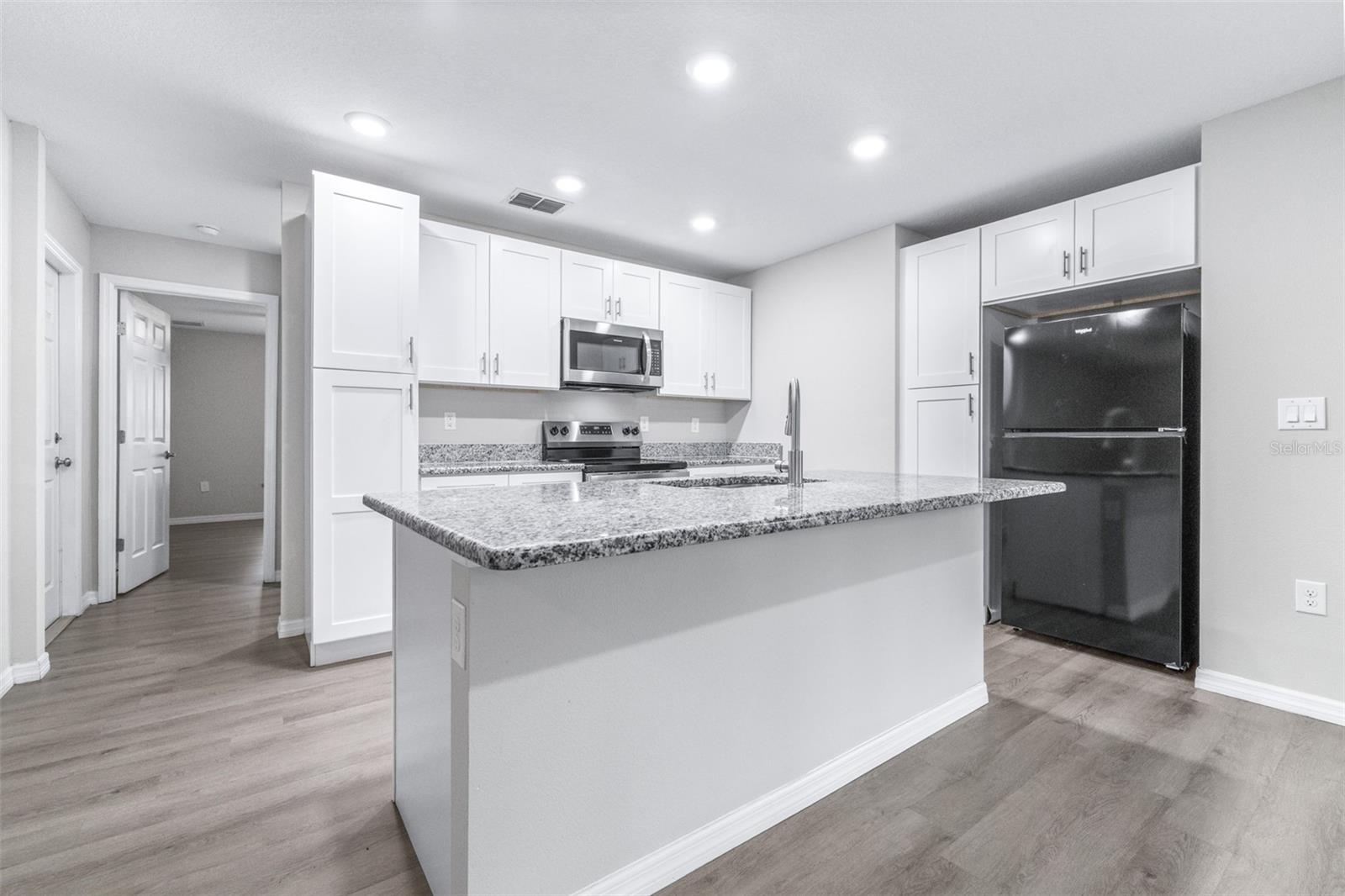 SMITH IDA M SUB 2ND REPLAT PB 33 PG 16 - Residential