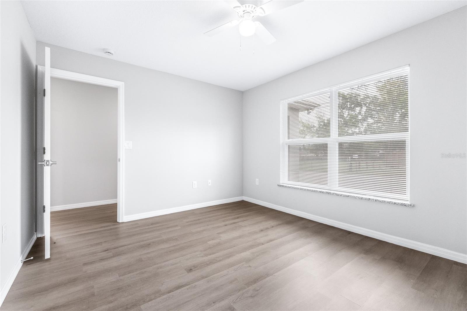 SMITH IDA M SUB 2ND REPLAT PB 33 PG 16 - Residential