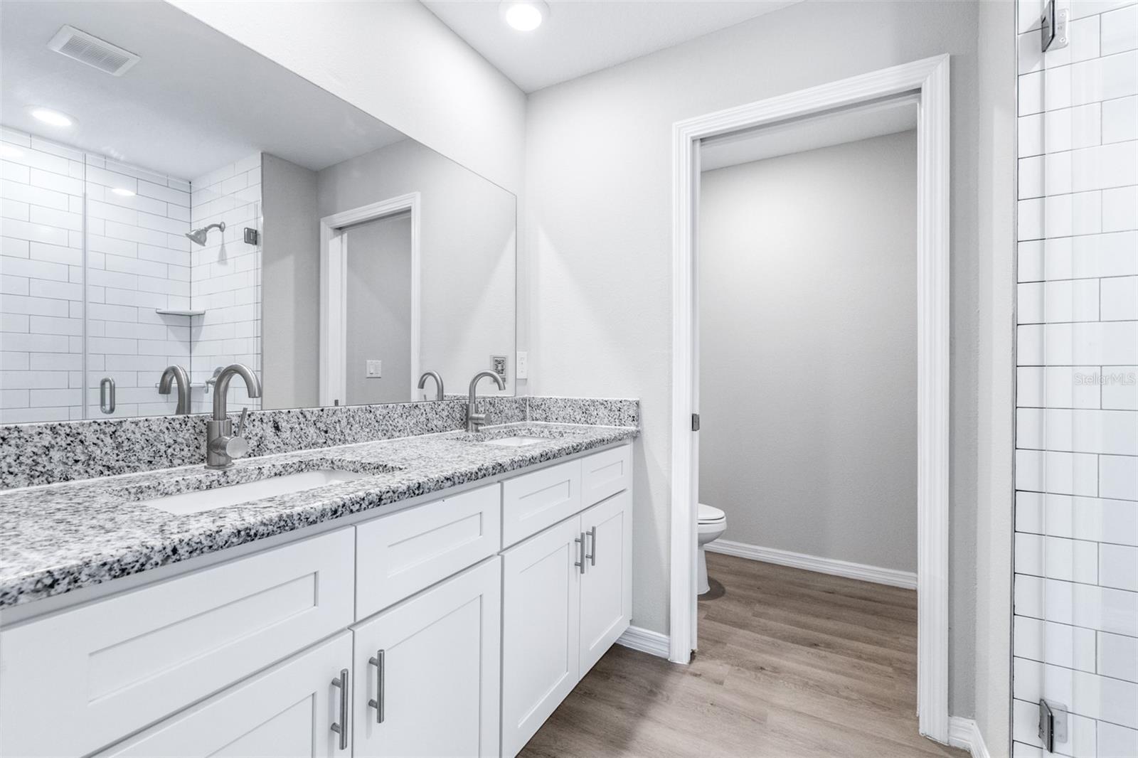 SMITH IDA M SUB 2ND REPLAT PB 33 PG 16 - Residential