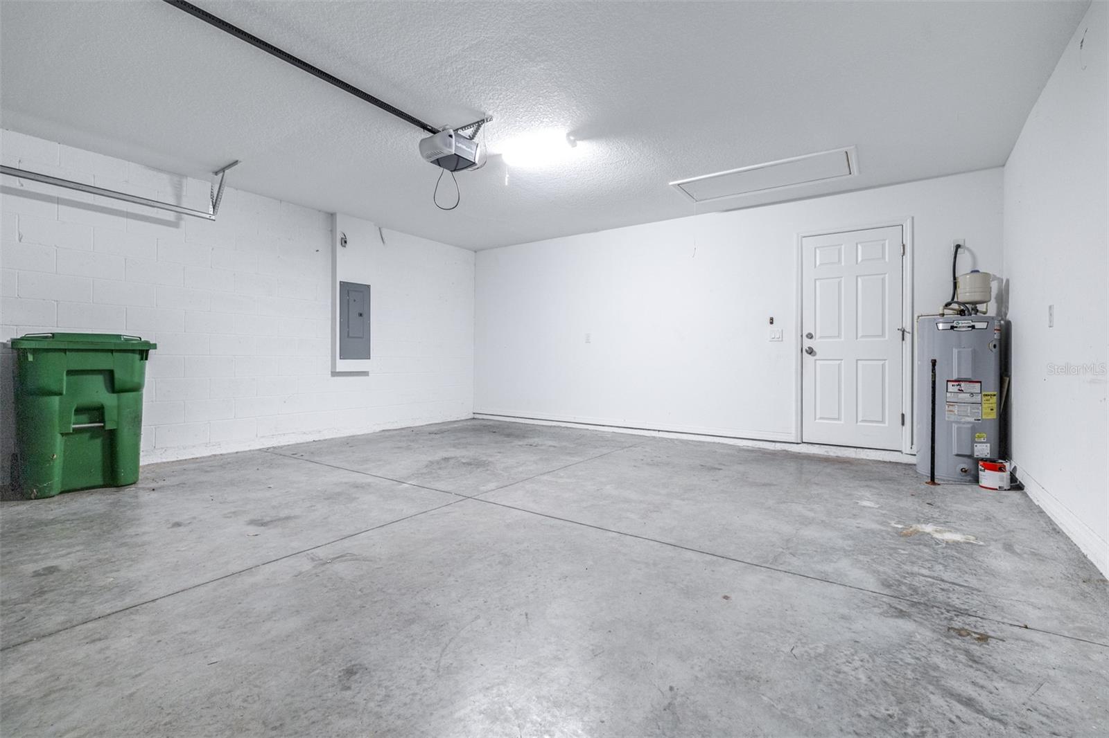 SMITH IDA M SUB 2ND REPLAT PB 33 PG 16 - Residential