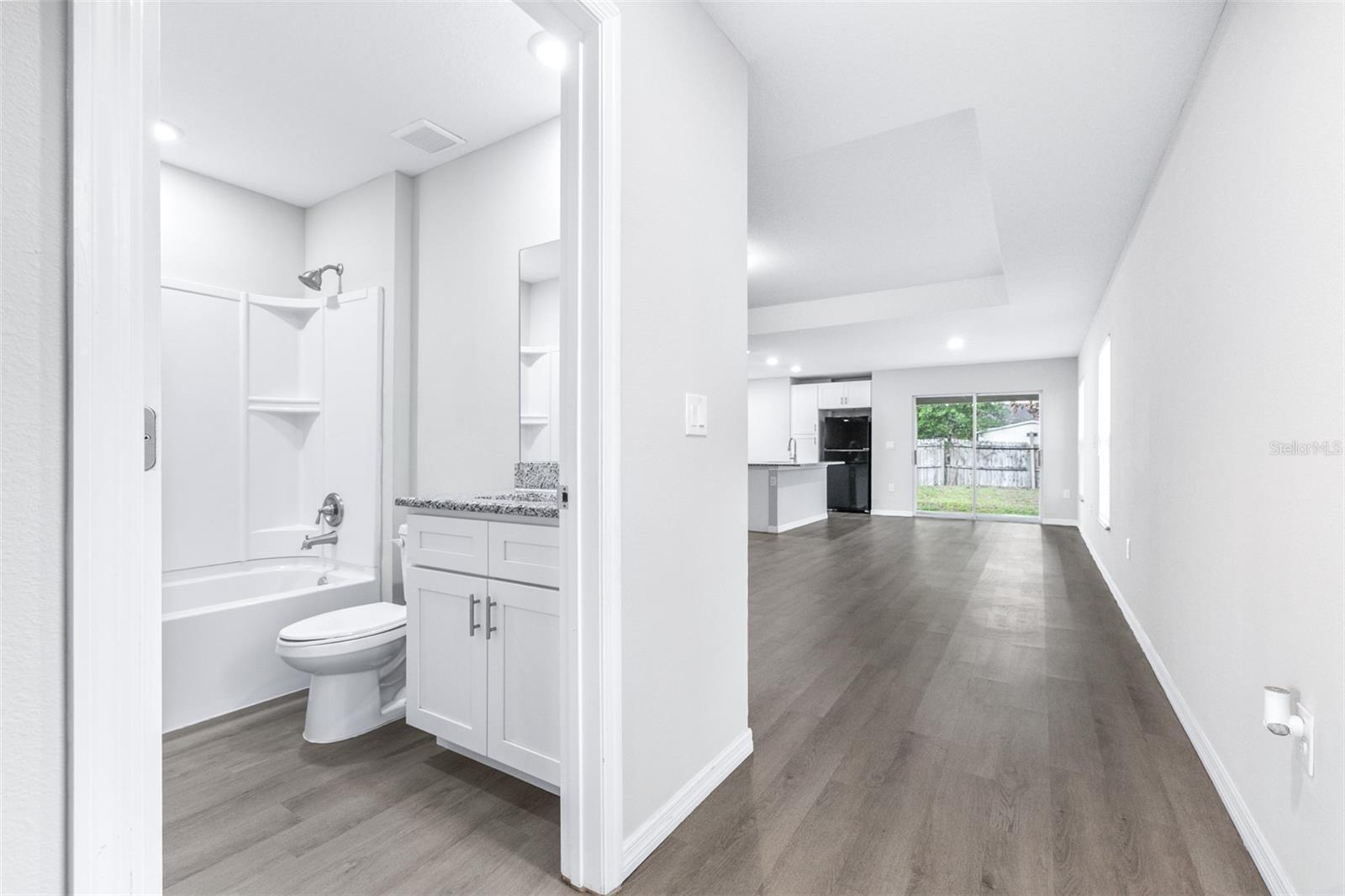 SMITH IDA M SUB 2ND REPLAT PB 33 PG 16 - Residential